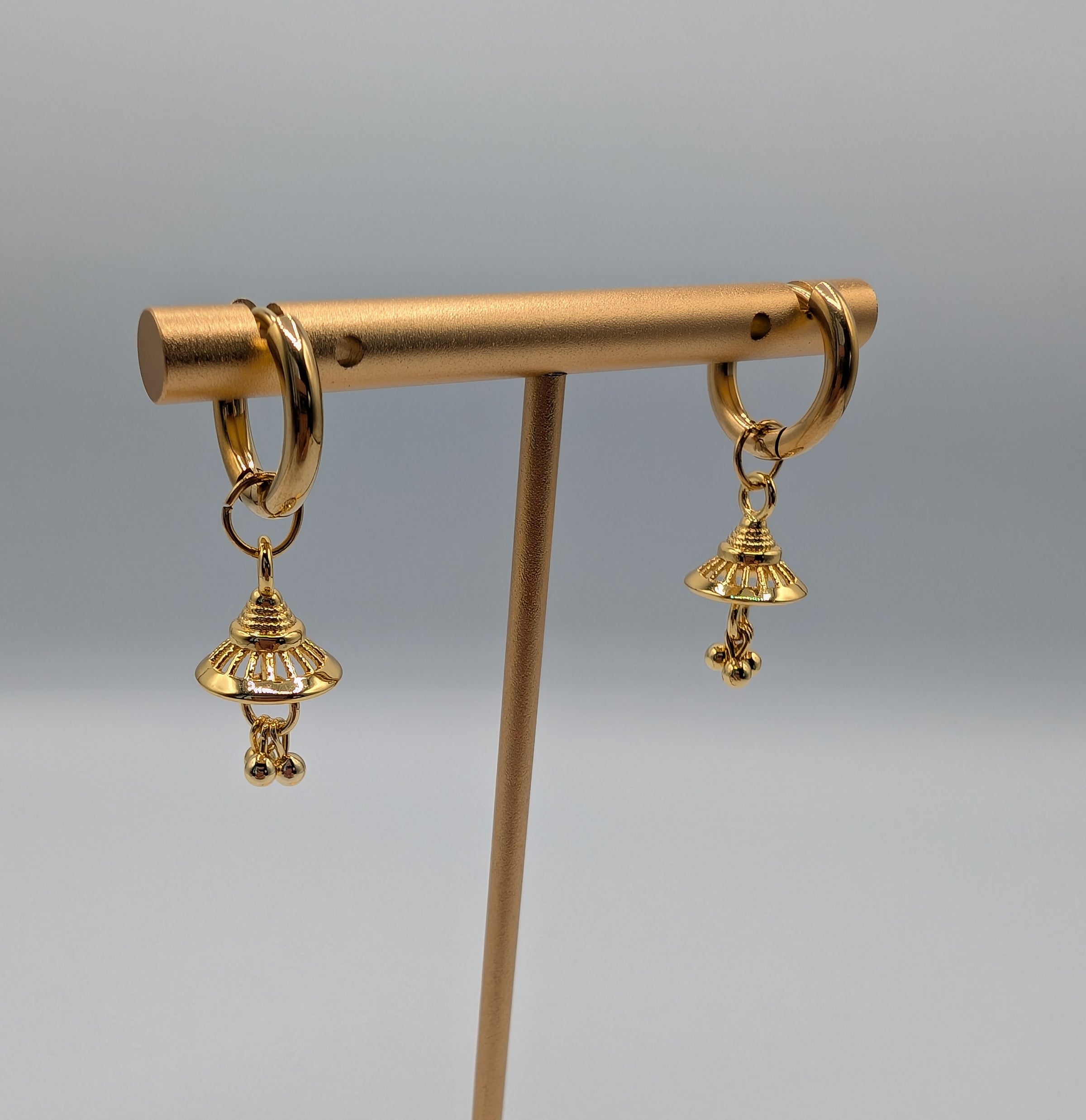 Indus Earrings | ERUM display picture 3